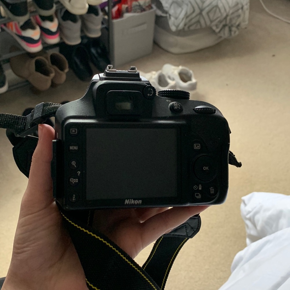 Nikon D3400 Camera// DOES NOT TURN ON